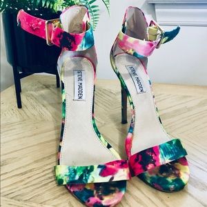 STEVE MADDEN Floral Print Heels